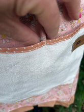 Load image into Gallery viewer, Just Peachy Apron