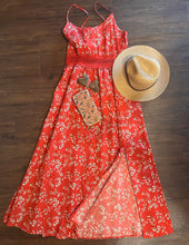 Load image into Gallery viewer, Bougie Boutique Round Red