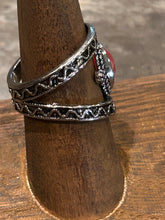 Load image into Gallery viewer, Bougie Boutique Round Red