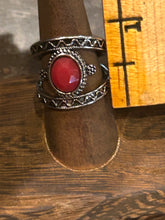Load image into Gallery viewer, Bougie Boutique Round Red