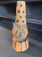 Load image into Gallery viewer, Primitive Pumpkin with hat