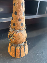 Load image into Gallery viewer, Primitive Pumpkin with hat